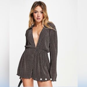NWOT ASOS DESIGN plisse 70s collar plunge romper in geo print